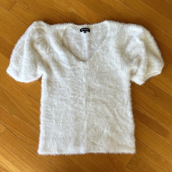 525 America Soft Fuzzy White Short Sleeve Sweater - Picture 10 of 16